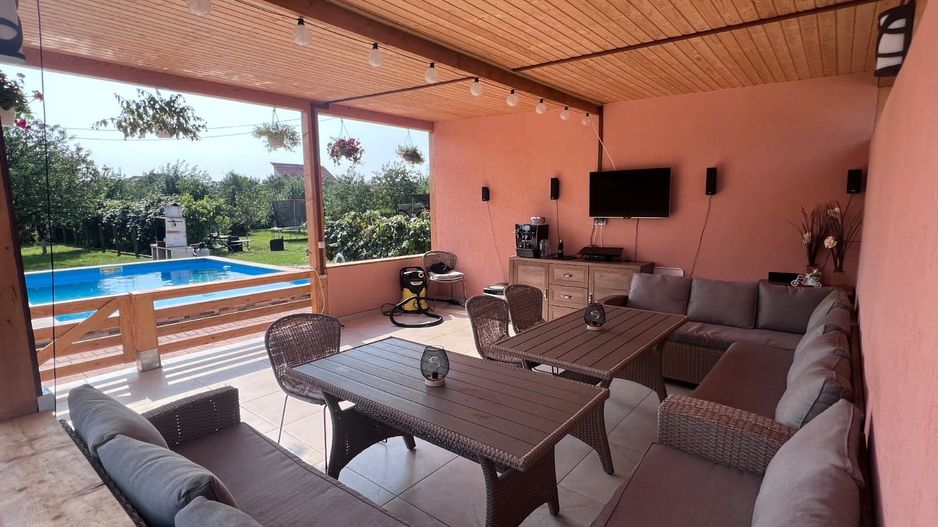 Casă spațioasă cu piscină, de vânzare în Simeria - Poză 8