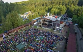 **VANDUT** Casă, Gărâna, munții Semenic, la doi pași de Scenă - Poză 3