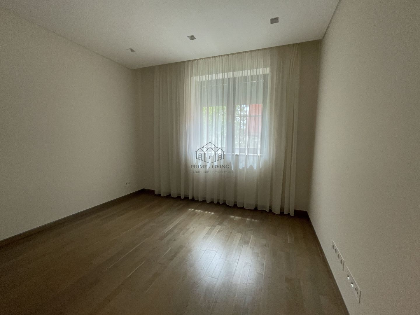 APARTAMENT SPATIOS DE LUX CU 4 DORMITOARE LA INCHIRIERE IN PRIMAVERII - Poză 16