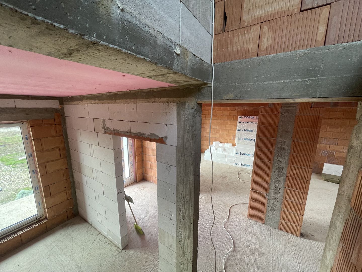 CASA LA ROȘU 220 MP | ZONA RETRASA CU VEDERE PANORAMICA| MARGINEA - Poză 5