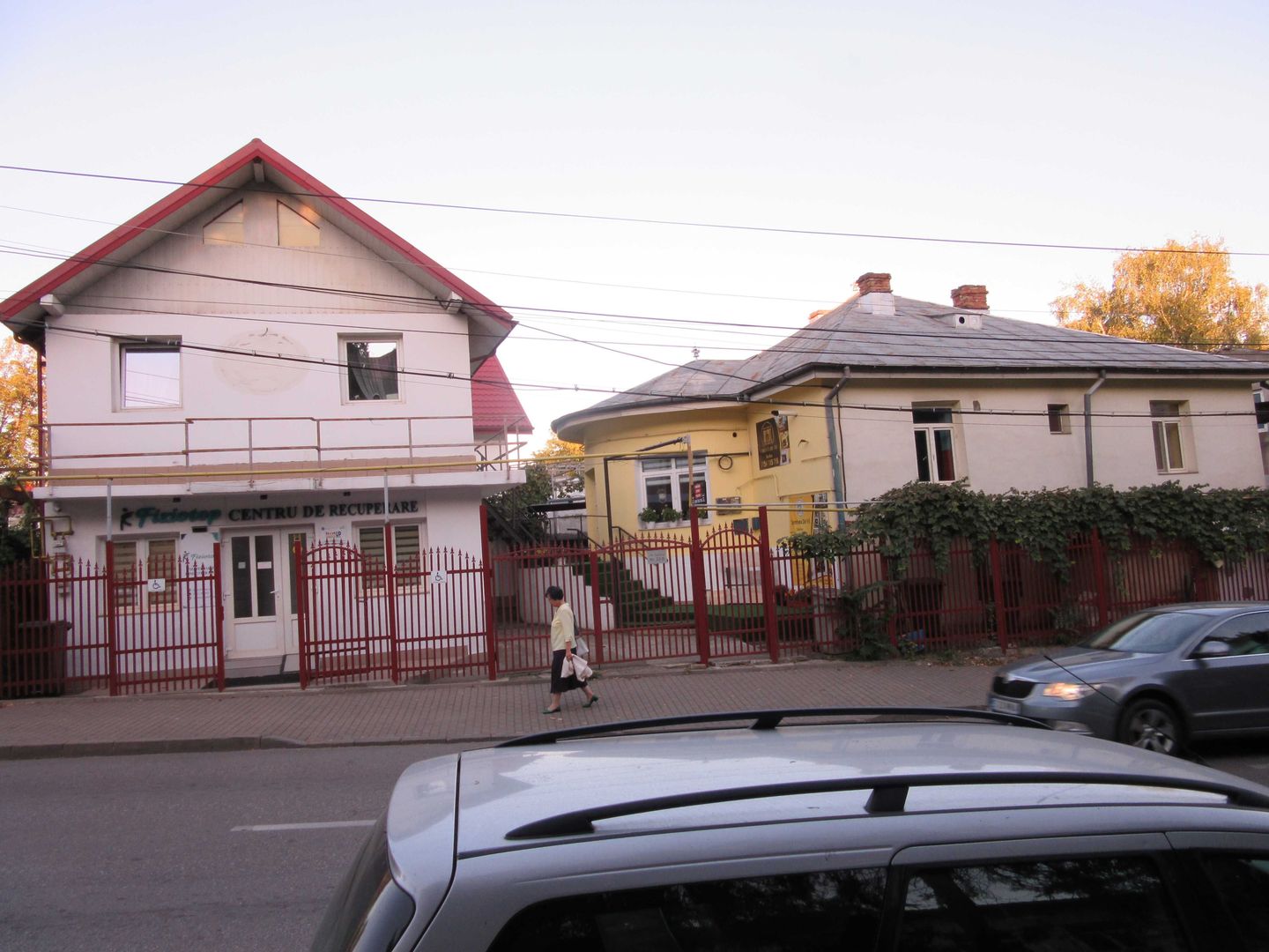 Casa situata in centru, in fata Lic. Economic nr. 1 - Poză 1