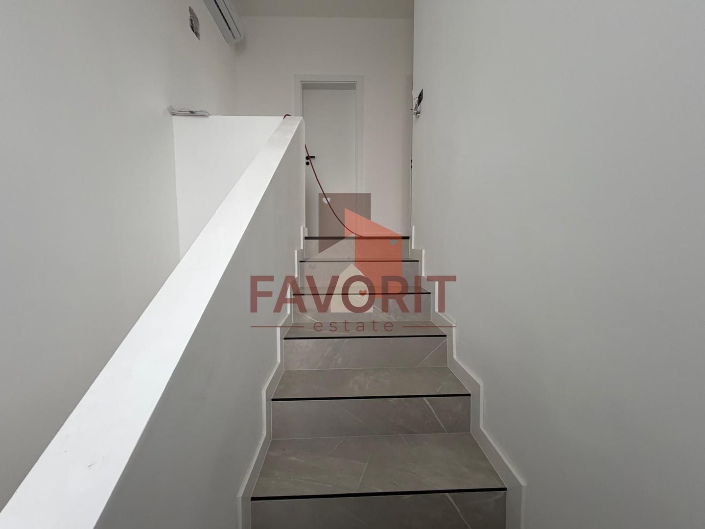 Triplex in Sacalaz | Finisaje premium | 4 camere | Asfalt | 2 balcoane - Poză 9
