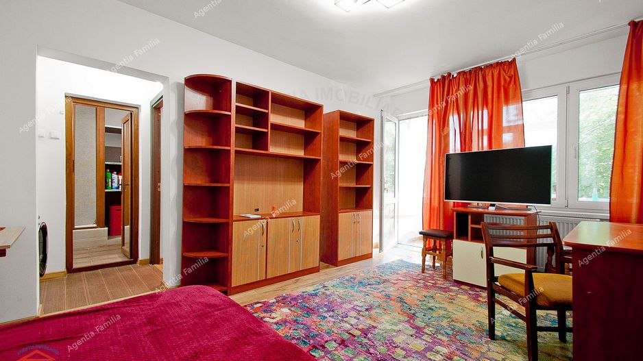 De vanzare apartament 2 camere Centru, etaj 3 - Poză 2