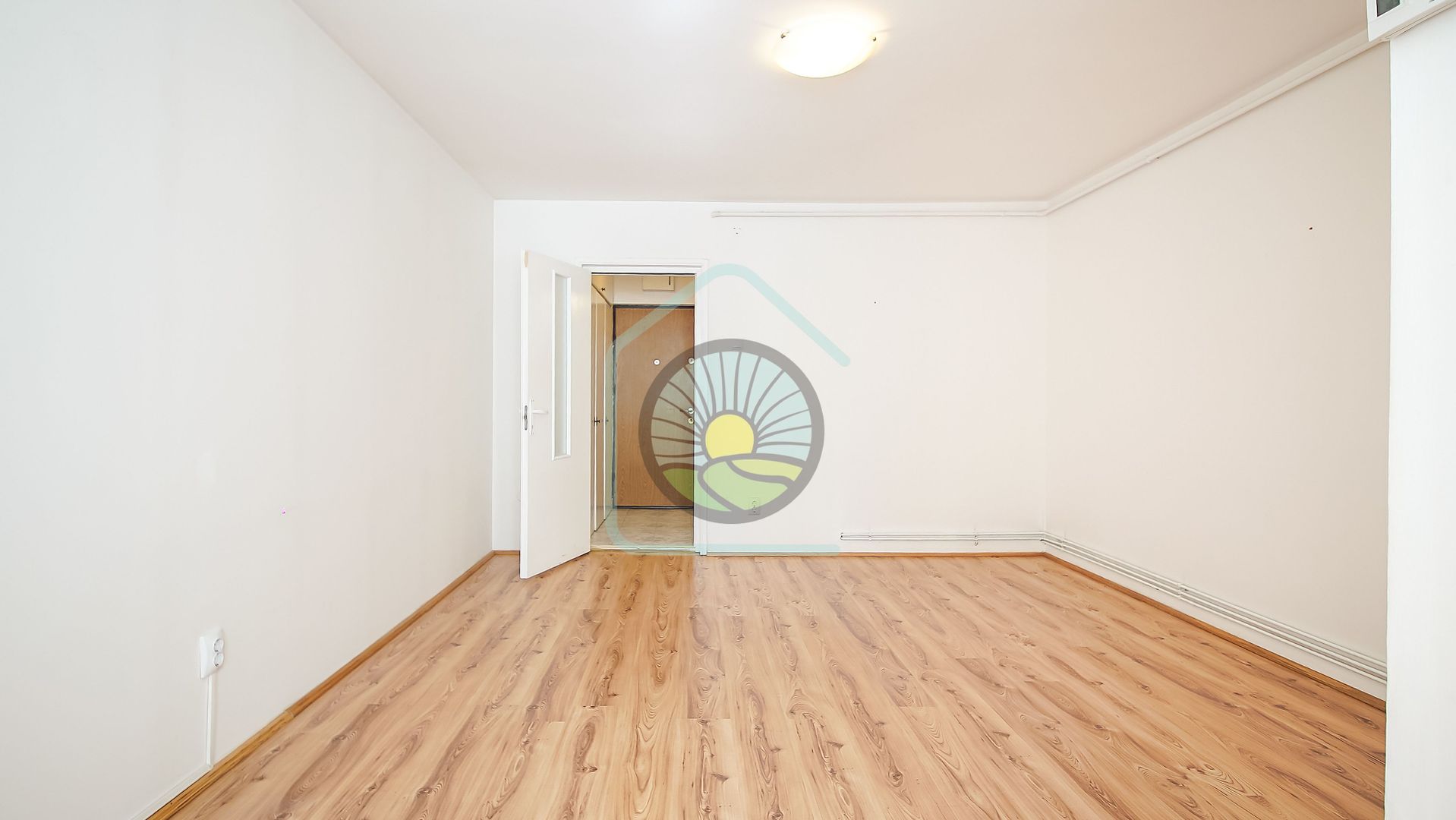 Garsonieră gata de mutat / închiriat – etaj 1, sud, centrală proprie - Poză 3