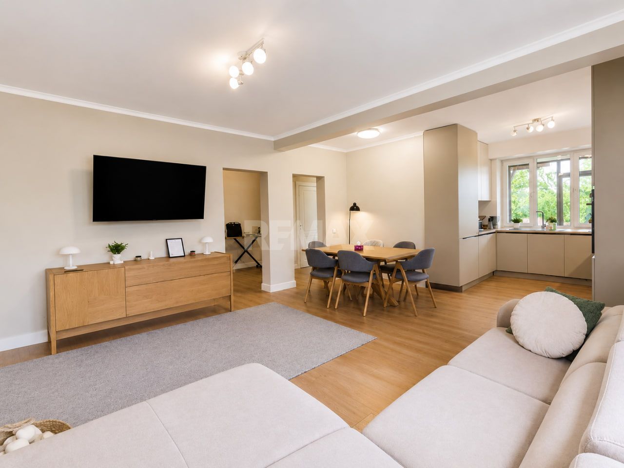 Casă 3 + Living, renovată | 17 ari | Panouri fotovoltaice | Pompă de căldură | Măgdăcești - Poză 5