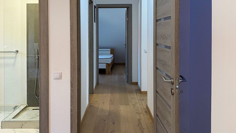 Apartament de lux cu 4 camere la mansardă - Poză 15