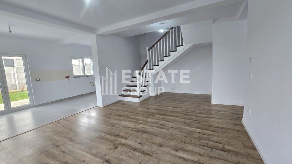 Duplex cu 5 camere despartit prin garaj in Giarmata - Poză 1