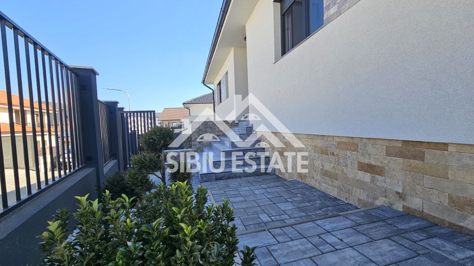 Casa Sibiu, intrare Selimbar, garaj, pivnita, curte mare - Poză 18