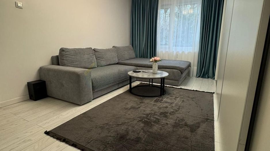 3 camere Mega Mall mobilat si utilat modern - Poză 7