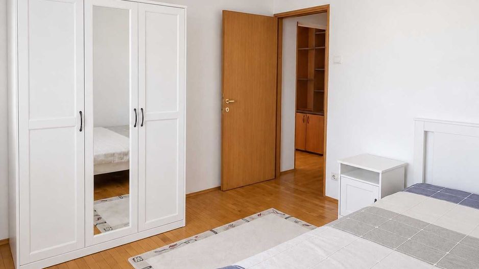 Apartament Piata Lahovari // Romana - Poză 3