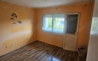 BRASADAS vinde apt 3 cam NEFINISAT etaj 4/4 in Micro 16. - Poză 1