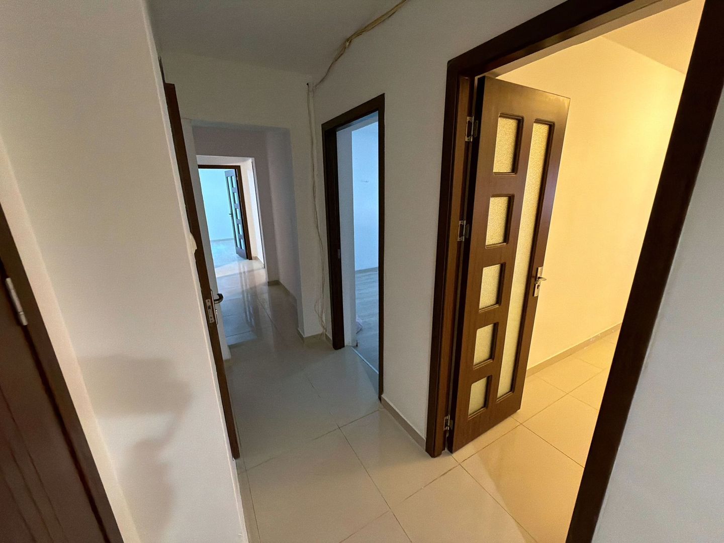 Apartament cu 3 camere decomandat 72 M² cu balcon și pivniță - Poză 8