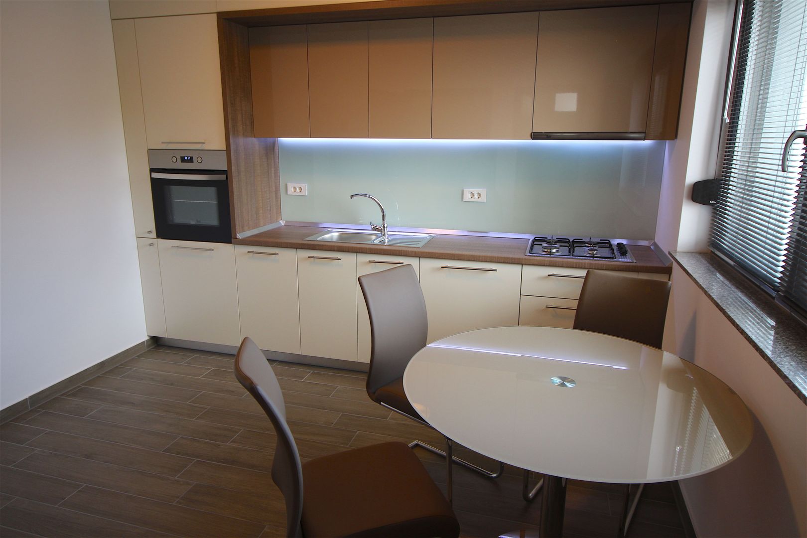 Apartament cu 3 camere de închiriat în zona Nord - Poză 4