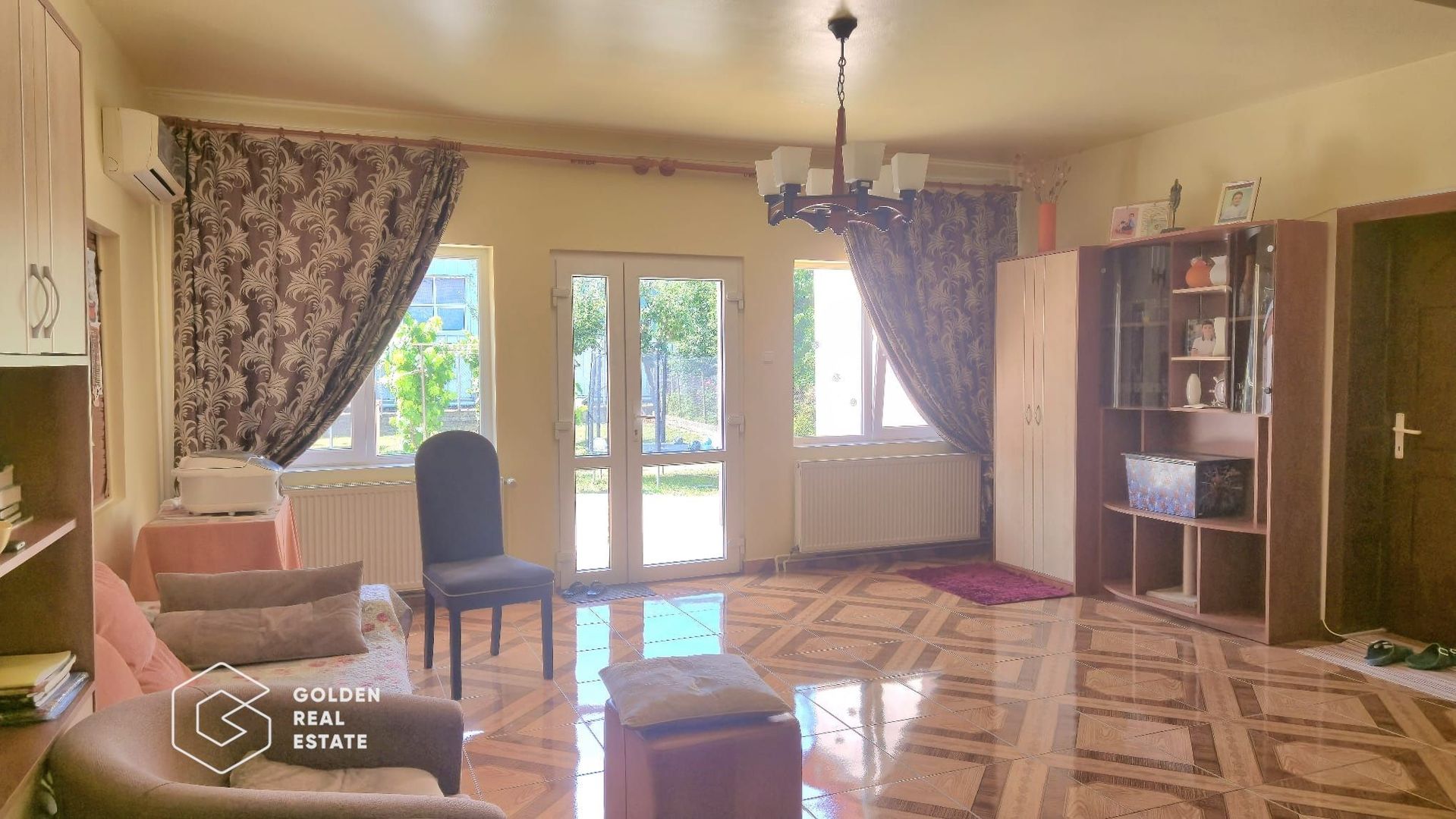 Casa spatiosa cu 5 camere, garaj si gradina, zona Gradiste - Poză 1