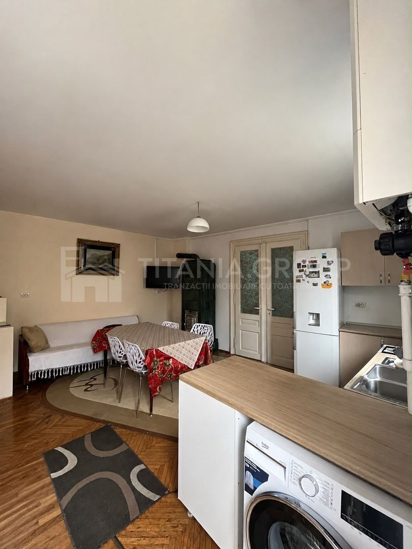 Apartament 3 camere, curte comună, Centrul Istoric Schei - Poză 3