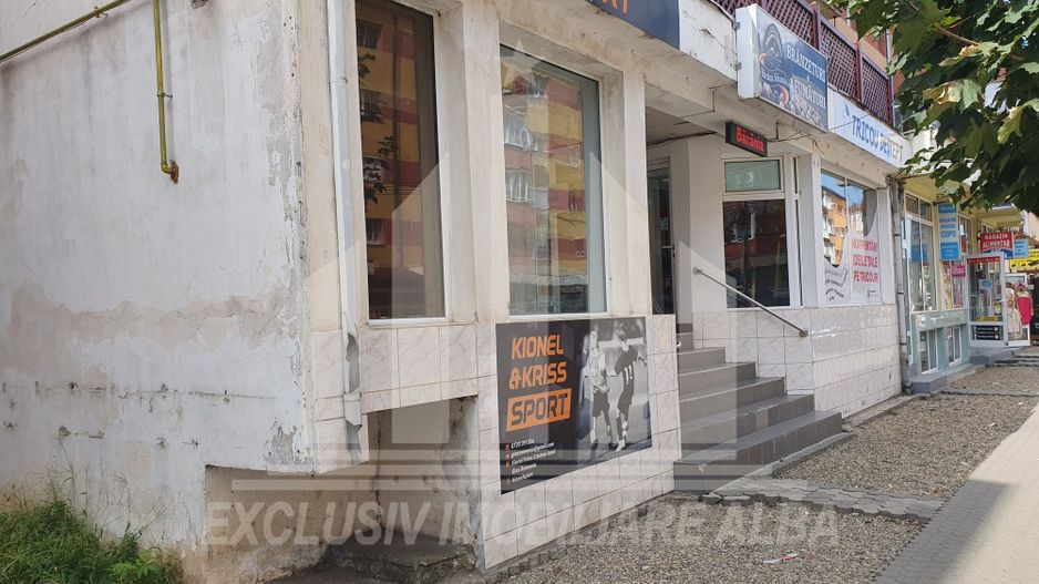 Spatiu comercial de vanzare in Cetate zona piata - Poză 5