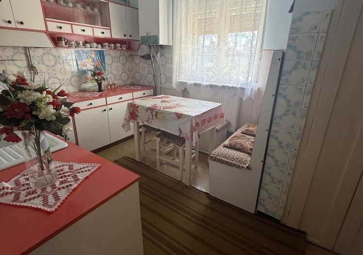 BRASADAS vinde ap 3 cam etaj 4/4 zona Closca. - Poză 2