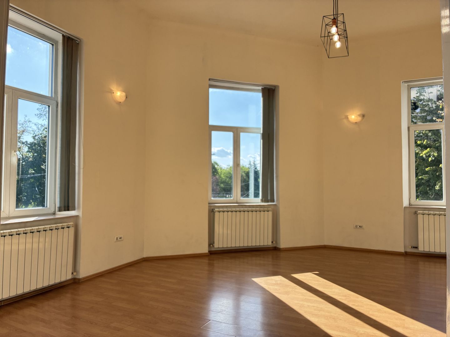 Apartamnet ultracentral de vanzare in Oradea - Poză 2
