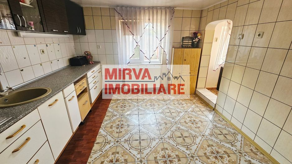 🏡 Casă spațioasă cu 9 camere în Strejnicu – pentru locuință, birouri - Poză 40