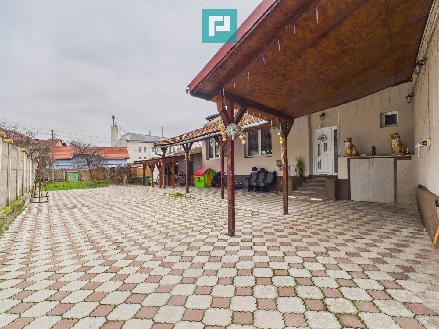 Două case, curte mare, lângă Castelul Huniazilor - Poză 31