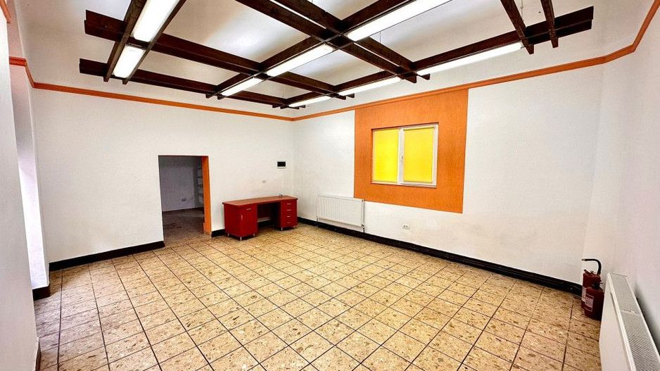 Spatiu comercial situat in inima orasului, 85mp-3 camere, P+E acces stradal - Poză 1