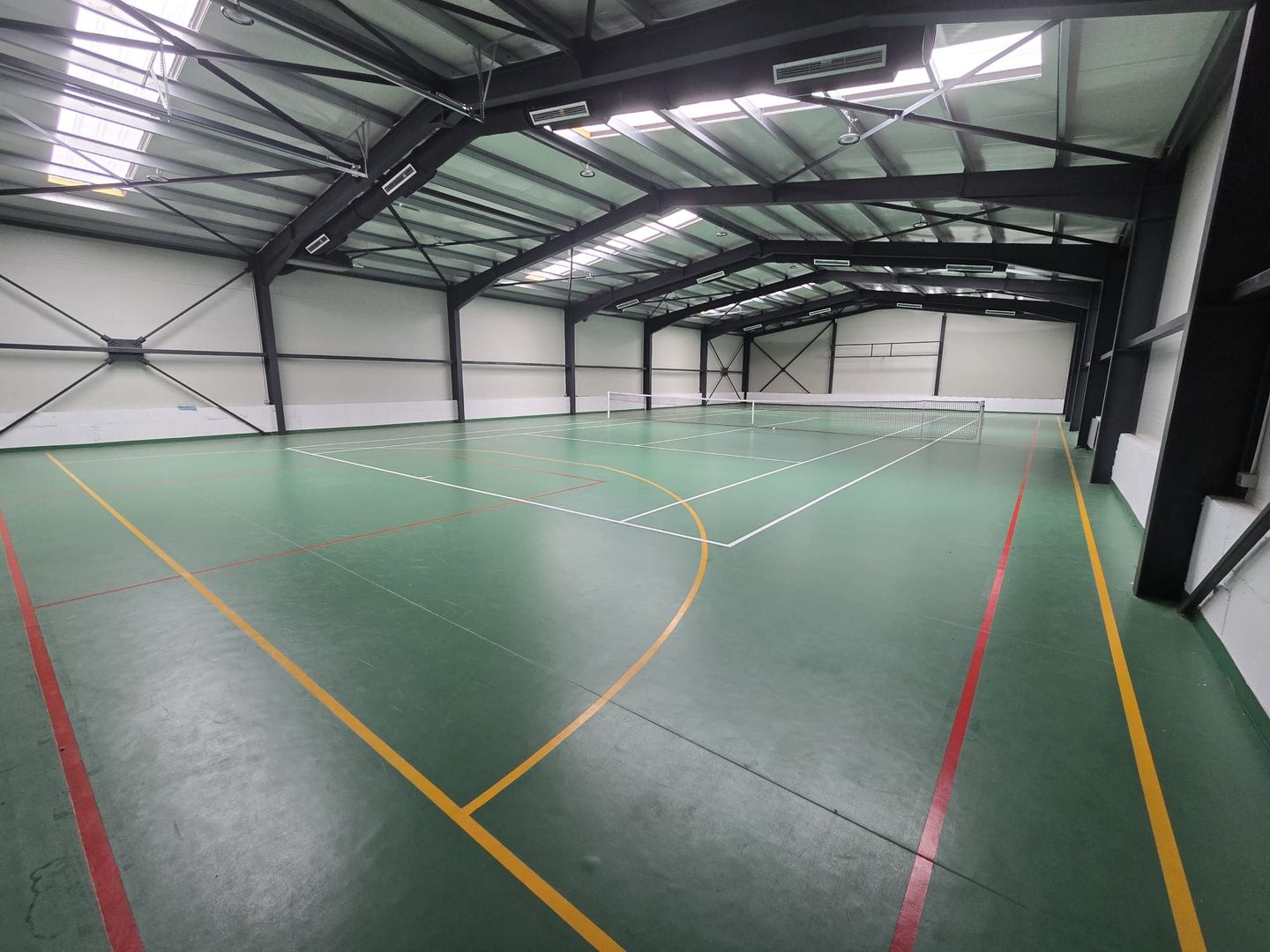 Spatiu Comercial 620 mp.parcare,birou,vestiar,baie - Poză 1