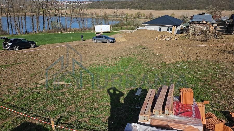 Terenuri intravilane în Dumbrava (Ciurea), lângă Lacul Dumbrava, la 7 km de Podu Roș - Poză 1