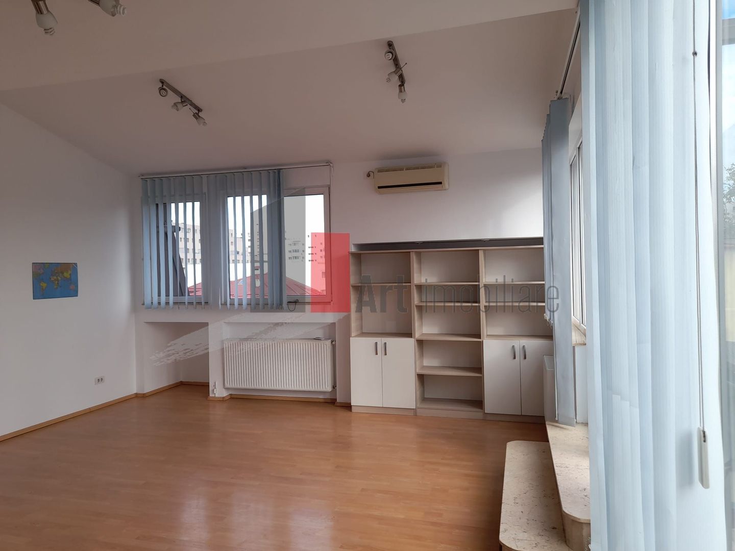 Spatiul "VELIKOM" , Stefan cel Mare, imobil birouri, 105mp(inclusiv terasa 50mp) - Poză 1