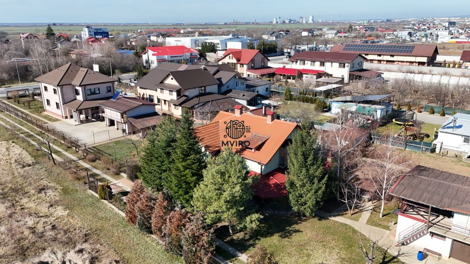 Casa de vanzare in Targoviste - 5 camere, 2 garaje, teren generos - Poză 4