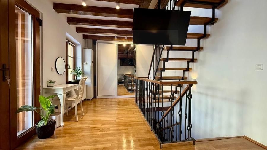 Casa ultracentral 3 camere 2 bai si curte privata pe Balcescu - Poză 11