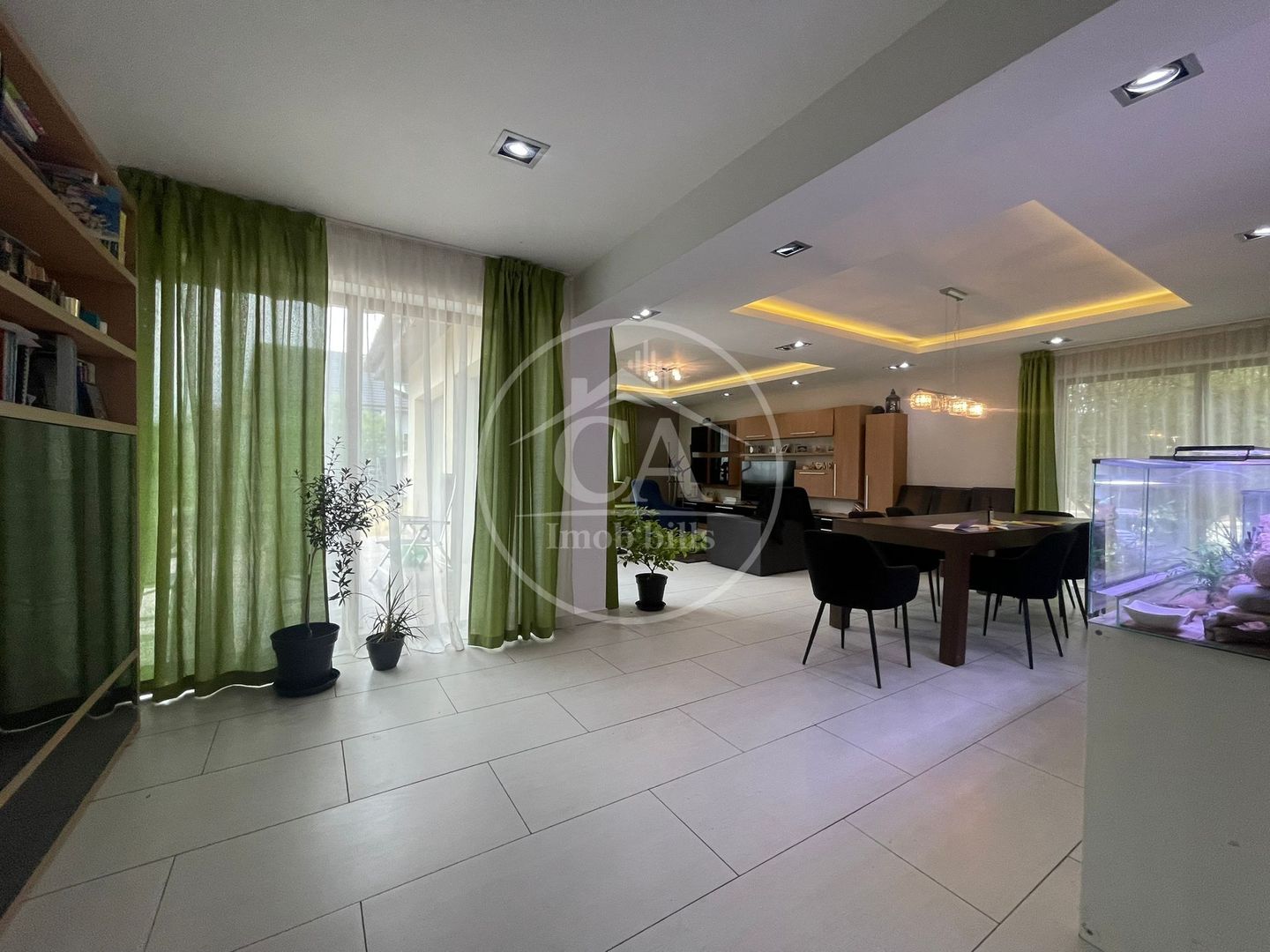 Casa de inchiriat cu 5 camere  in zona Nufaru, Oradea. - Poză 3