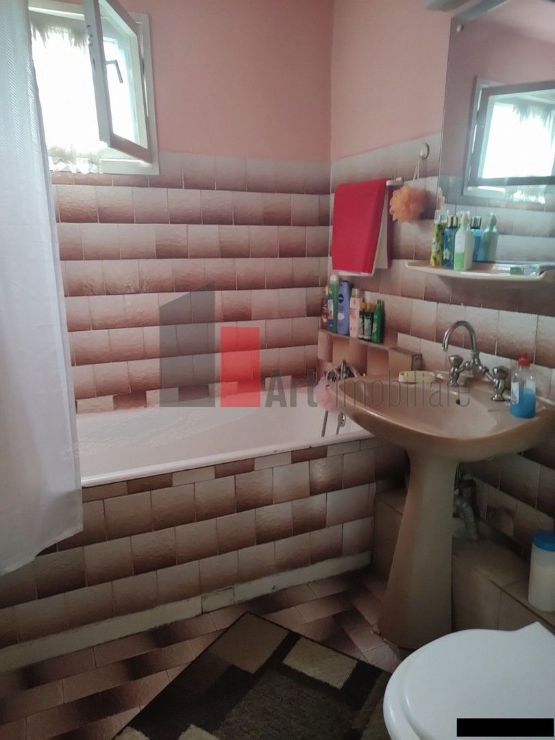 Apartament 3 camere Moinesti - Poză 5