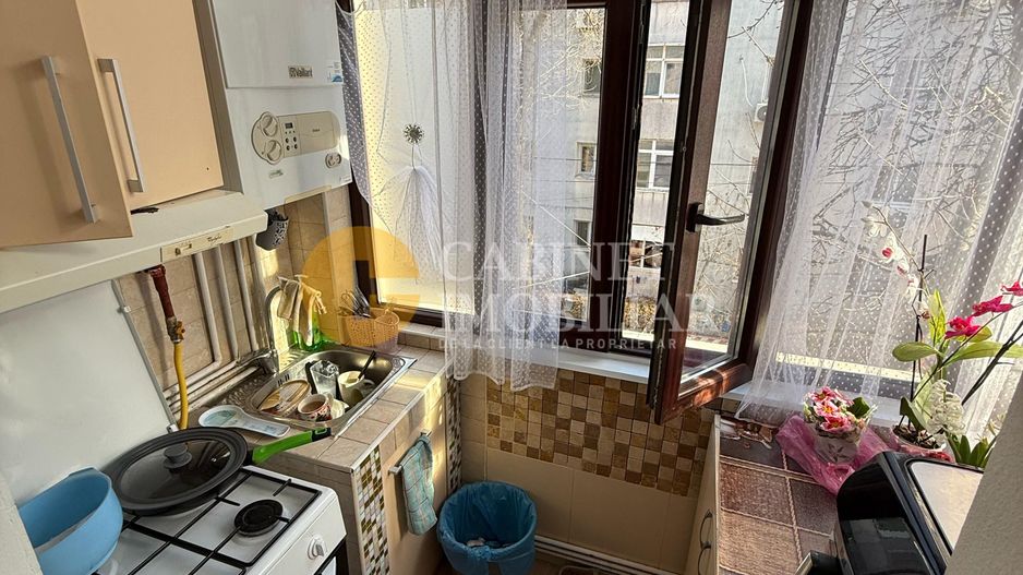 Galata - Apartament cu 2 camere decomandat - Etaj Intermediar - Bloc dupa 80 - Poză 8