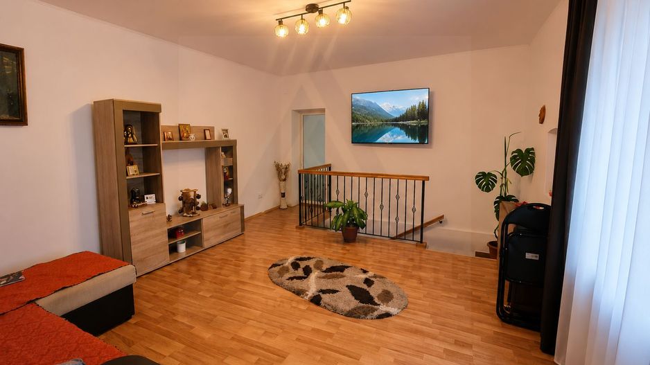 Casă cu 2 apartamente 5 camere 140 mp utili curte 289 mp in Turnișor - Poză 9