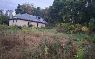 Teren de 2341 mp în Sararie-Copou, Iași, cu deschidere la două străzi, ideal pentru construcție bloc - Poză 1