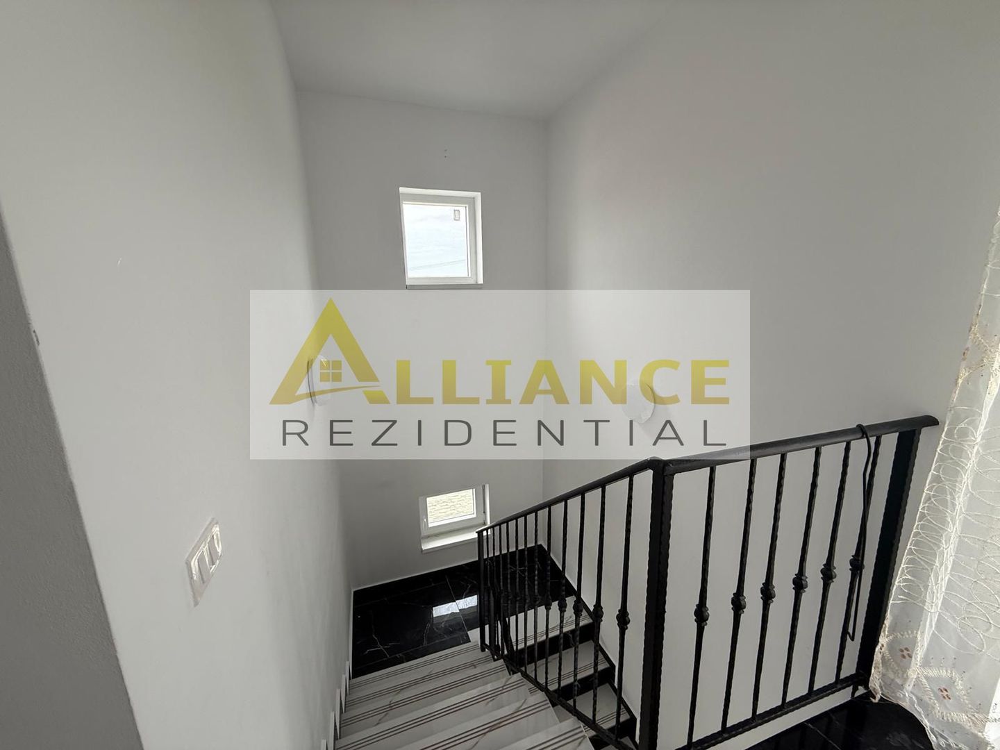 Vila individuala P+1E ~ 4 camere 2 bai ~ 560mp teren - Poză 6