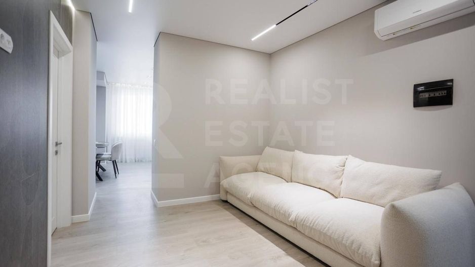 Vânzare, apartament, 2 odăi + living, str. Ion Buzdugan, Buiucani - Poză 1