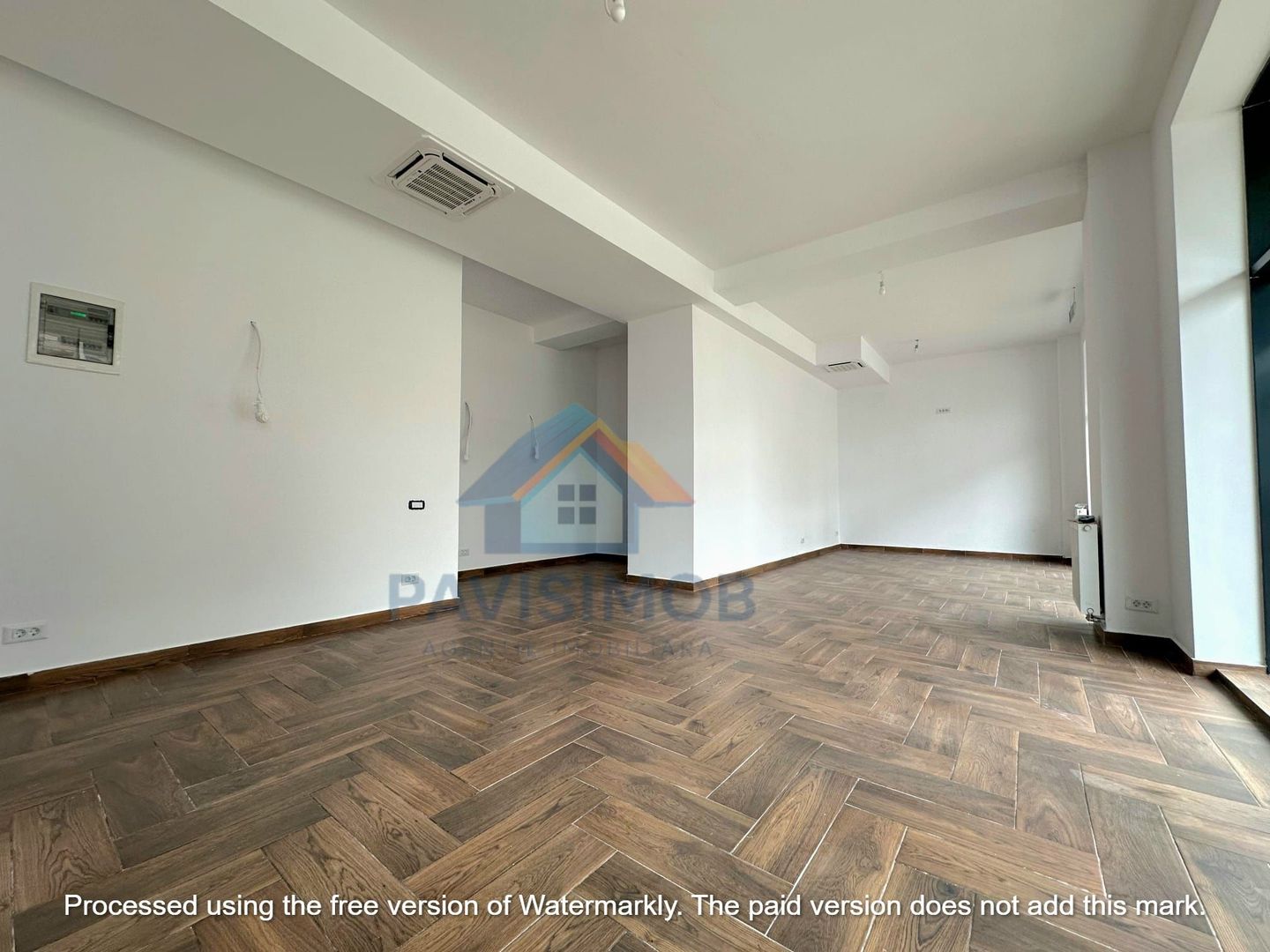 Spațiu comercial cu vitrină stradală – zonă Coresi - Poză 3