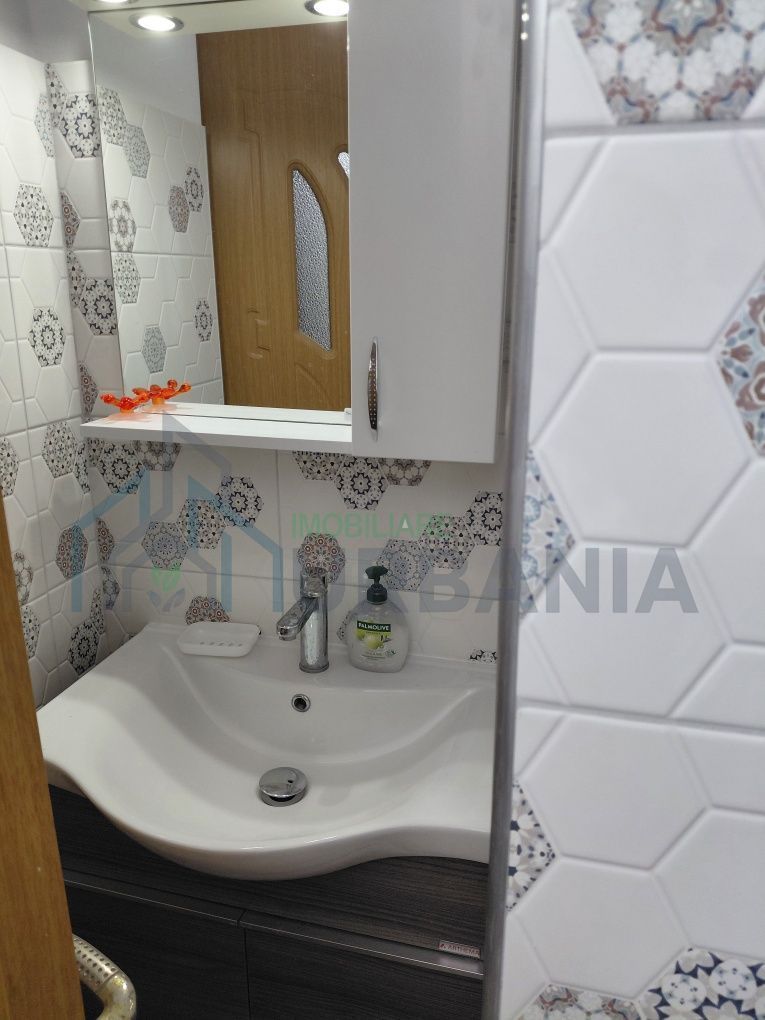 Apartament cu 2 camere, 42 mp, renovat, în Micro, strada Horia, Bloc F3B, parter, Pașcani - Poză 4