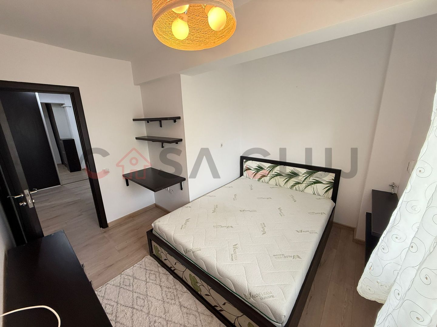 LA cheie, parcare inclusă, etaj interemediar! - Poză 1