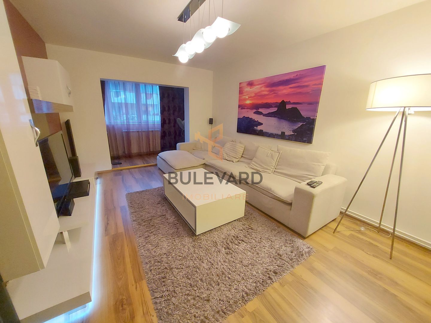 Apartament cu 4 camere decomandate B-dul 21 Decembrie 1989! - Poză 1