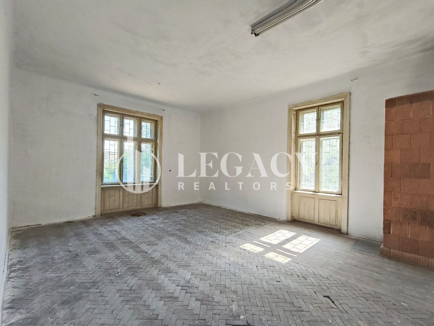 VÂNZARE/SCHIMB CU TEREN  - Clădire interbelică, centru oraș Siret - Poză 6