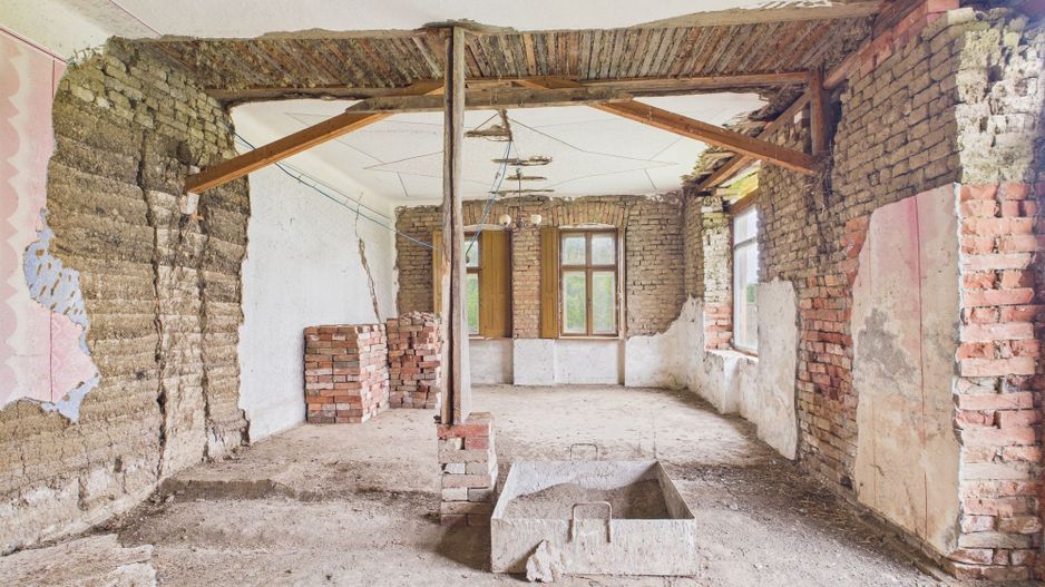 Casă de reabilitat pe teren generos- Comuna Variaș - Poză 19