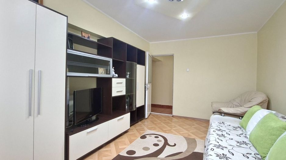 De inchiriat apartament cu 2 camere Micro 14, etaj 1, 350 euro - Poză 1