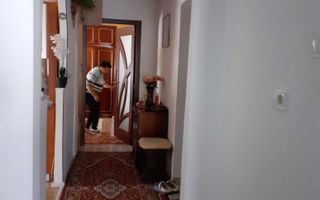 Apartament cu 3 camere de vanzare - Poză 4