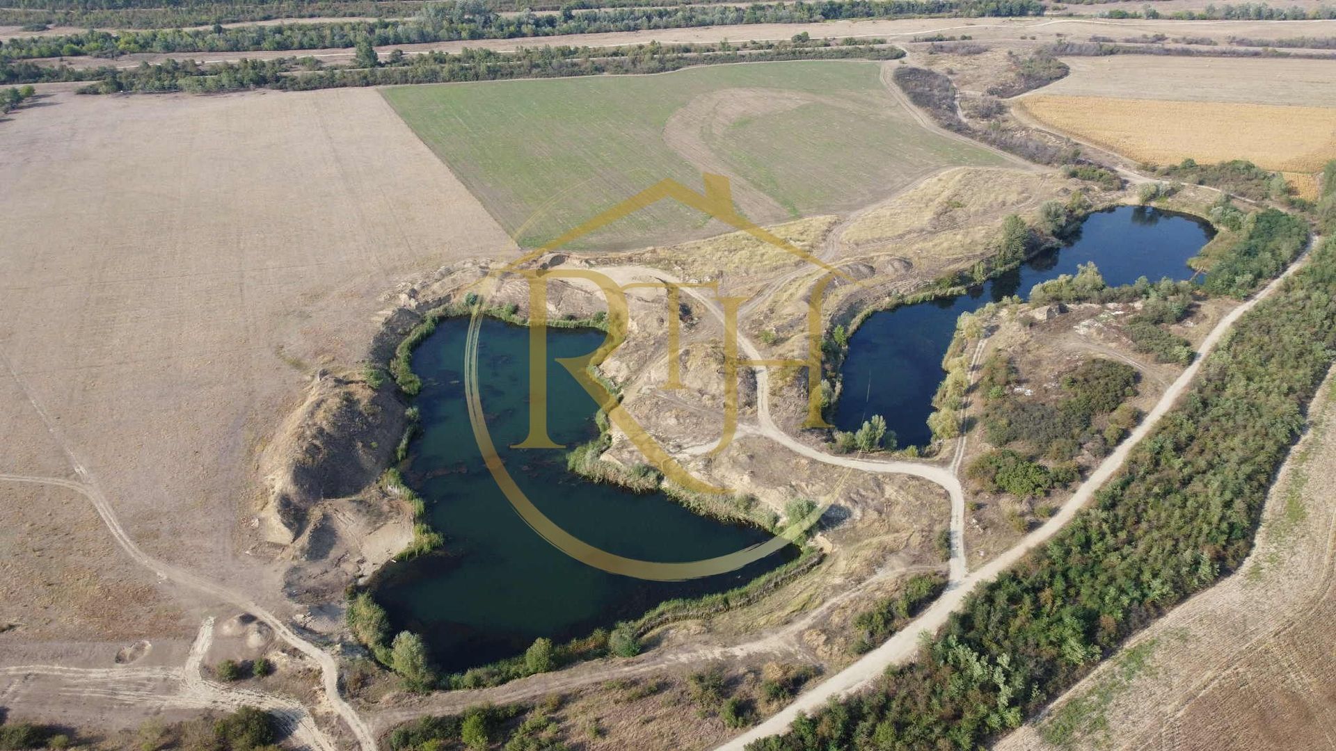 Investiție unică, 10 ha teren cu luciu de apă, ideal pentru turism și agrement! - Poză 1