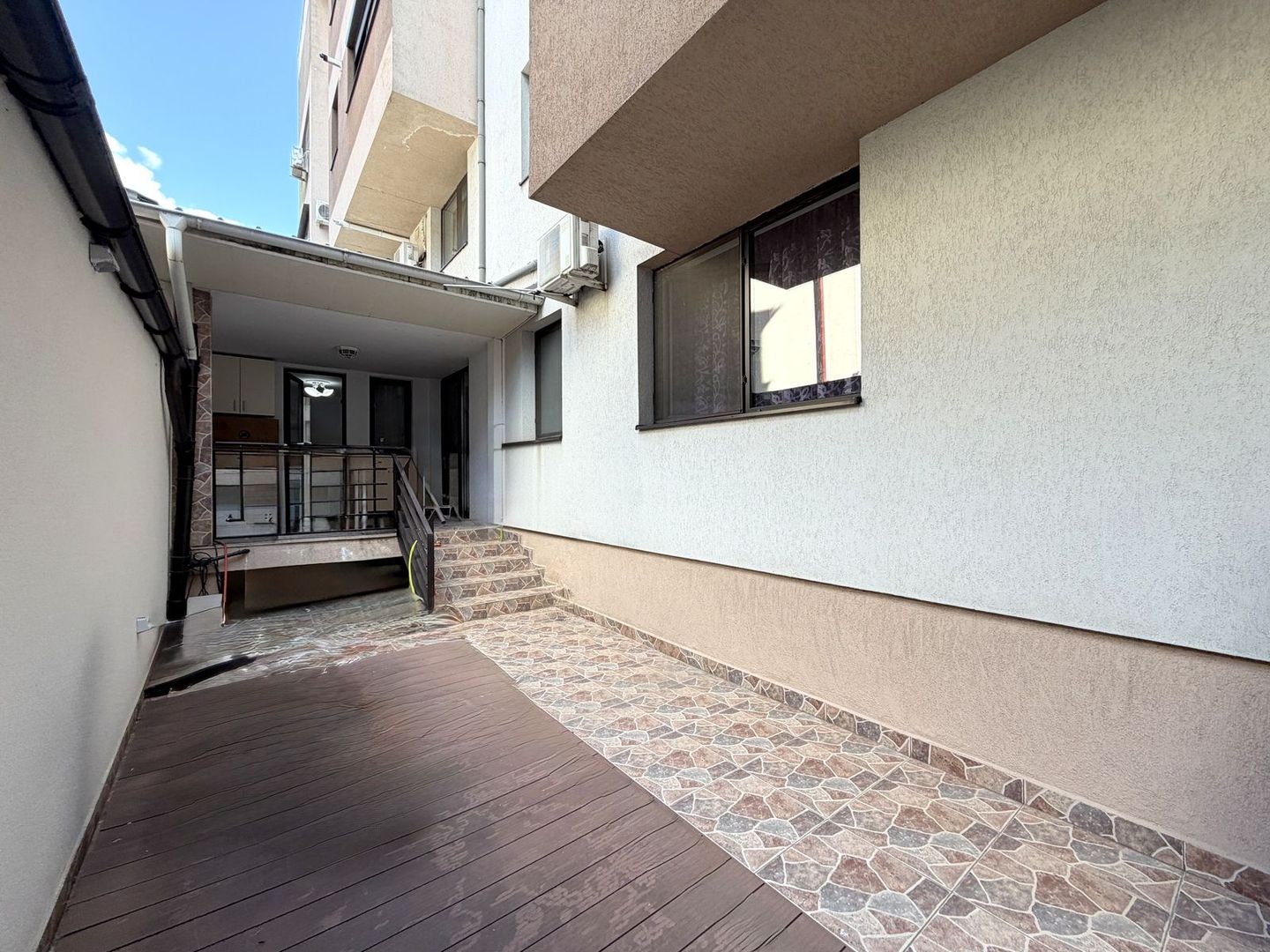 UNIC Apartament 4 camere cu curte proprie de 70 mp și parcare | Aviației - Poză 3