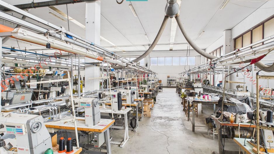 Hală de producție, cu birouri și teren, în Sebiș - Poză 4