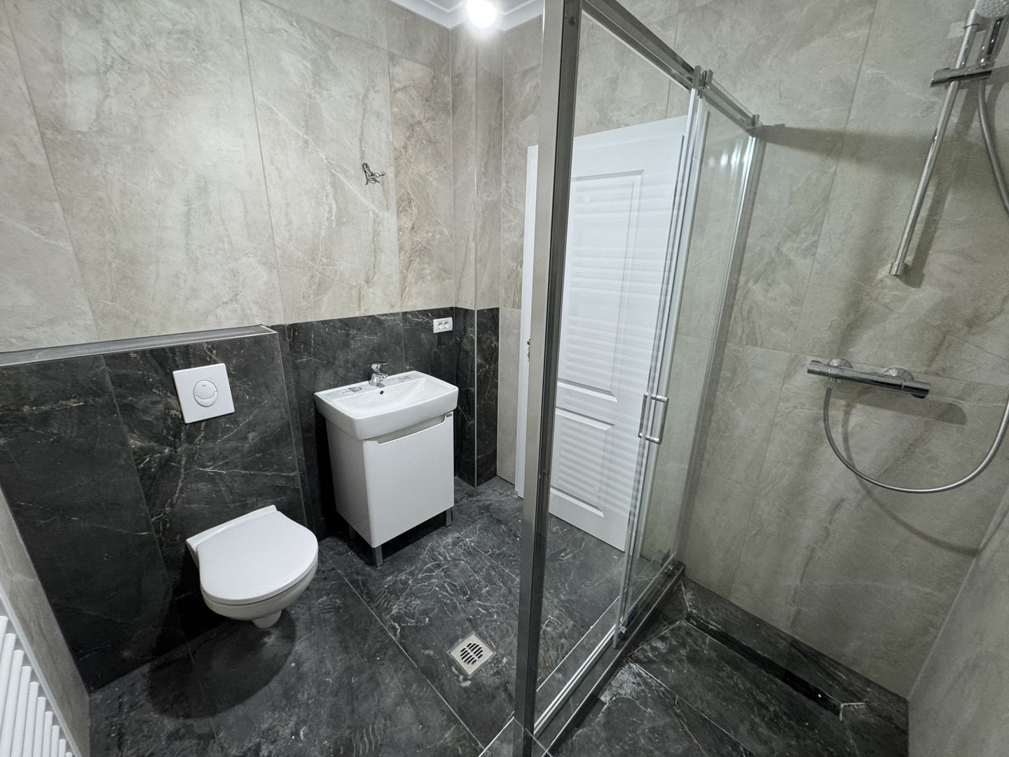 Apartament nr.17 cu 2 camere, boxa si parcare incluse in pret - Poză 3