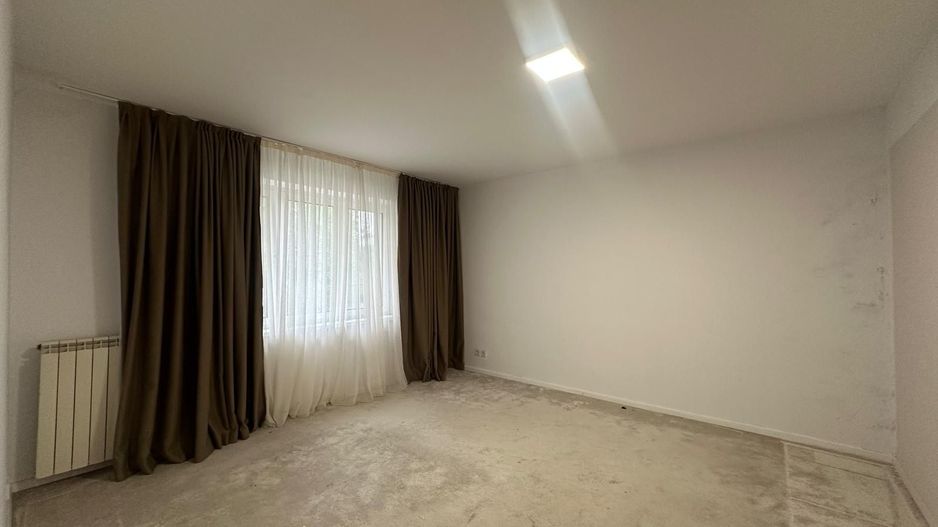 Vila 6 camere || Erou Iancu Nicolae || Garaj - Poză 9